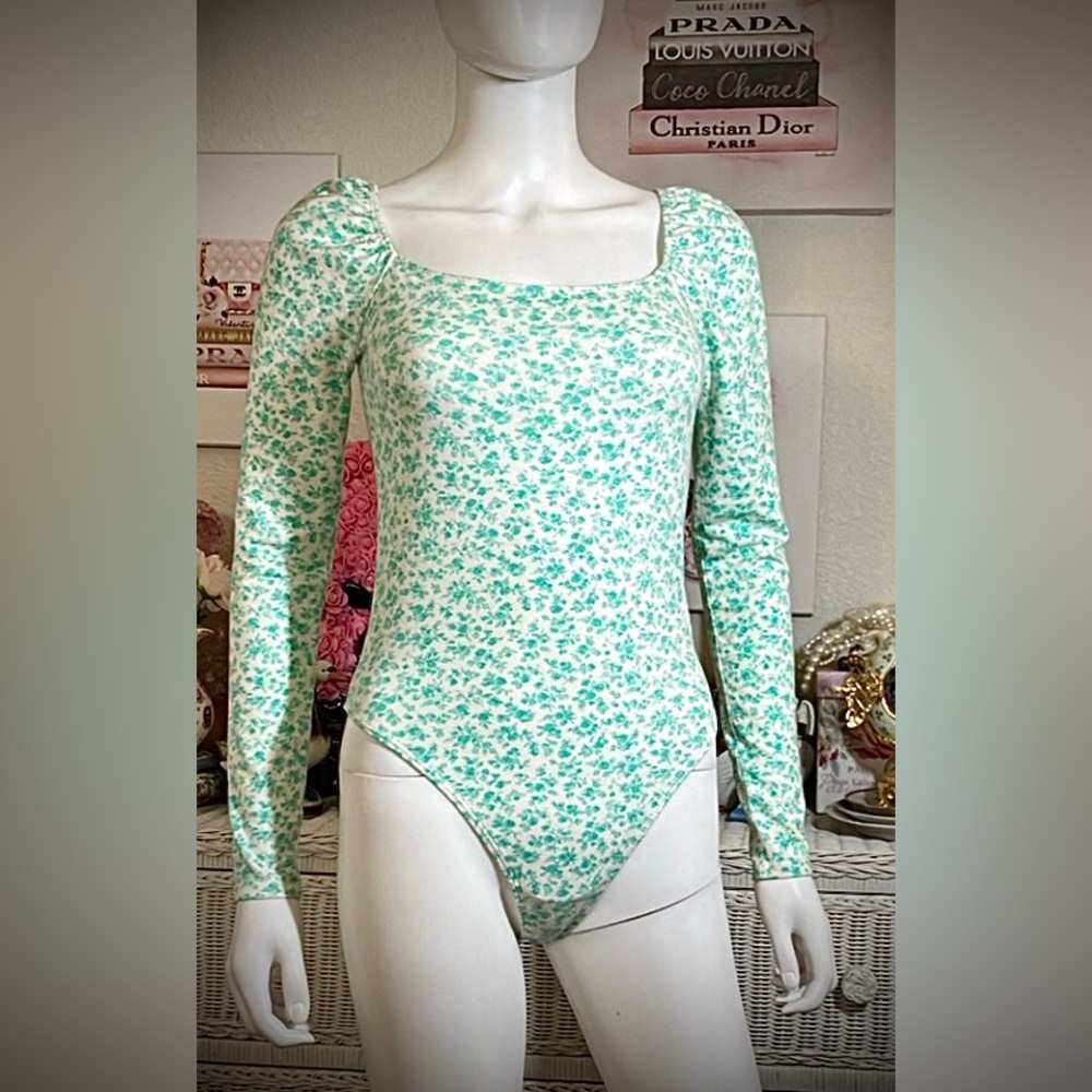 Levi’s Viola Bodysuit Cotton Knit long sleeves in Green & White Floral Size S